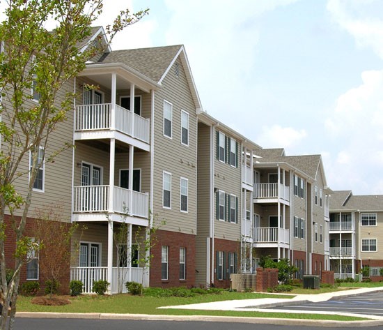 Outside The Summit of Shreveport Apartment Homes